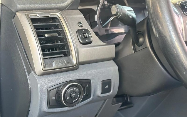 imagem-https://www.socarrao.com.br/sc-vehicle-images-prod/934718/1788197850409-7602118_14_B_3d363a6c5d.jpeg