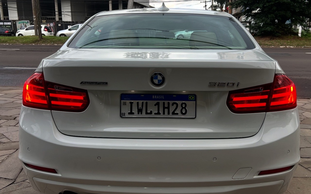 imagem-https://www.socarrao.com.br/sc-vehicle-images-prod/936507/1773750594829-MTYyRjM1NkYtMEI1Ni00MjZDLTk4OTMtMjBBQzcyRDVCRTM4LkpQRw.JPG