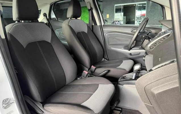 imagem-https://www.socarrao.com.br/sc-vehicle-images-prod/936684/1786728861942-7822813_12_B_4266a1836b.jpeg