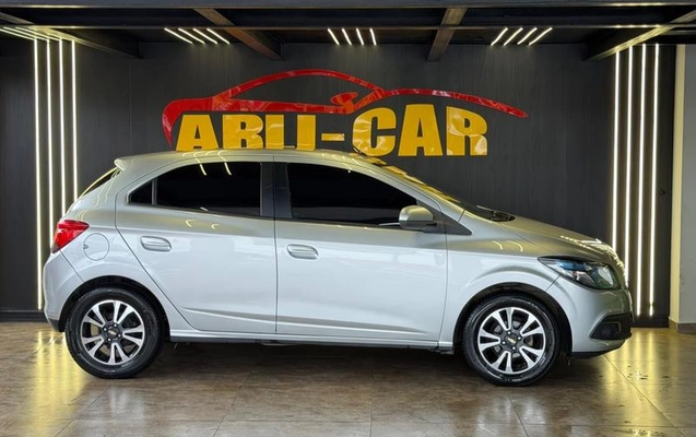 imagem-https://www.socarrao.com.br/sc-vehicle-images-prod/938910/1787151441872-7889925_3_B_2df9d19b6f.jpeg
