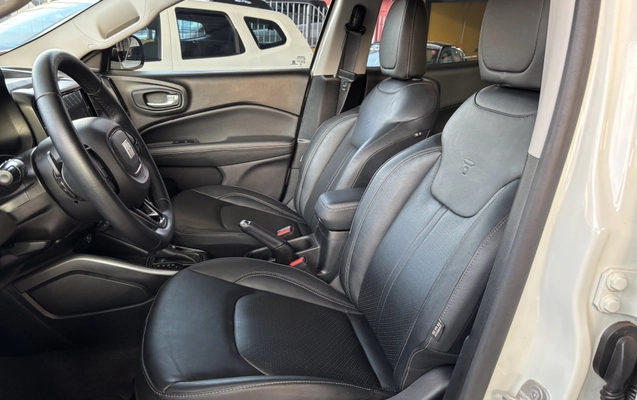 imagem-https://www.socarrao.com.br/sc-vehicle-images-prod/939824/1785583450208-003_39be185aeef08618c62d8b86b7b06291.jpeg