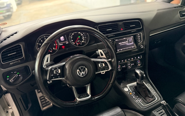 imagem-https://www.socarrao.com.br/sc-vehicle-images-prod/940234/1783020750347-36078170-7949-4076-8cce-5760eee9d227.jpg