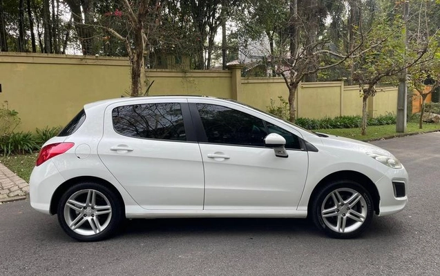 imagem-https://www.socarrao.com.br/sc-vehicle-images-prod/941748/1788636936397-7858884_6_B_541f70d33a.jpeg