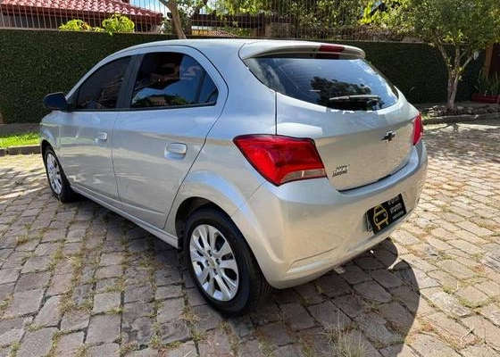 imagem-https://www.socarrao.com.br/sc-vehicle-images-prod/941958/1776166162796-chevrolet-onix-1.0-flex-lt-manual-wmimagem10113460936.jpg