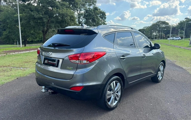 imagem-https://www.socarrao.com.br/sc-vehicle-images-prod/942449/1773860540890-V2hhdHNBcHAgSW1hZ2UgMjAyNi0wMy0xOCBhdCAxNS40Mi40NCAoMykuanBlZw.jpeg