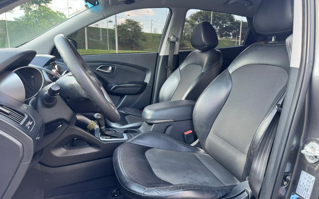 imagem-https://www.socarrao.com.br/sc-vehicle-images-prod/942449/1773860541359-V2hhdHNBcHAgSW1hZ2UgMjAyNi0wMy0xOCBhdCAxNS40Mi40Ni5qcGVn.jpeg