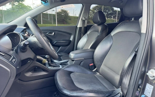 imagem-https://www.socarrao.com.br/sc-vehicle-images-prod/942449/1773860541359-V2hhdHNBcHAgSW1hZ2UgMjAyNi0wMy0xOCBhdCAxNS40Mi40Ni5qcGVn.jpeg
