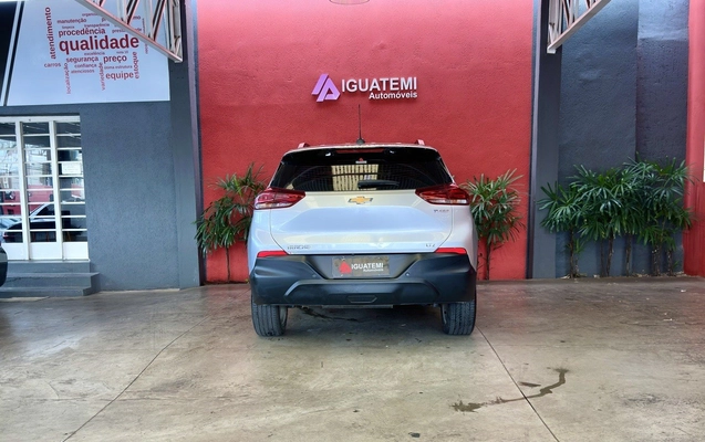imagem-https://www.socarrao.com.br/sc-vehicle-images-prod/942513/1773861508520-20_051006.jpg