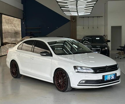 Volkswagen Jetta 2016 Branco — foto 1 de 3