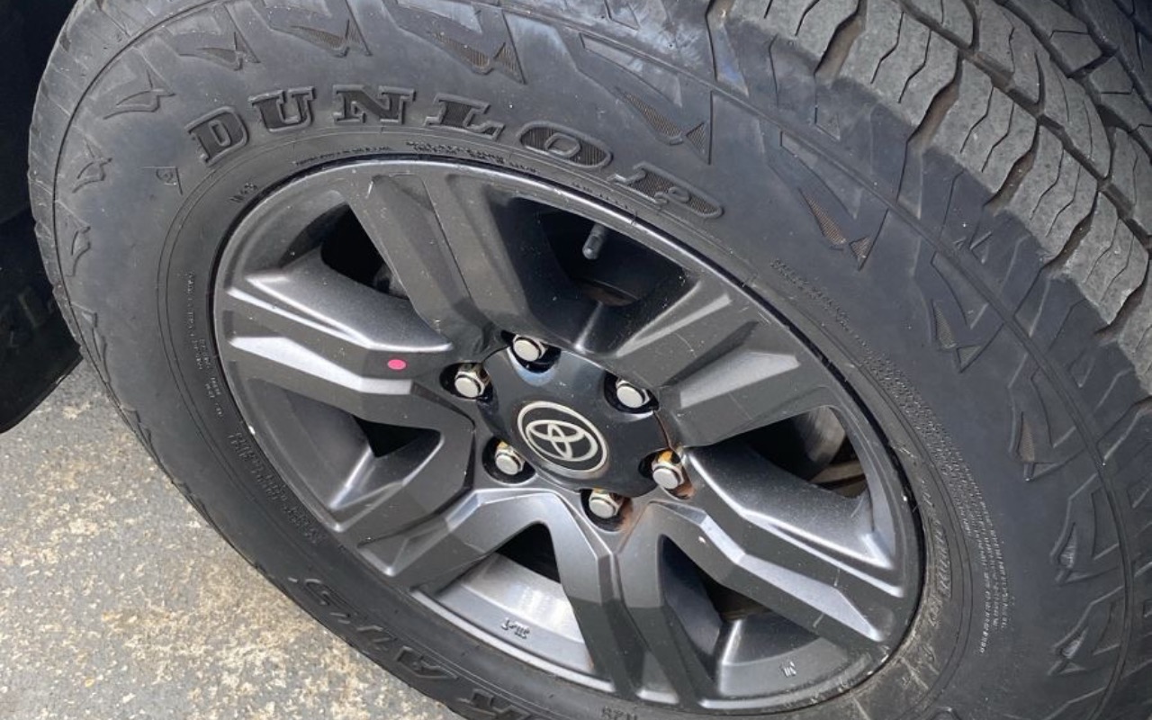 imagem-https://www.socarrao.com.br/sc-vehicle-images-prod/943890/1773927560593-ZWY2MmMzZDYtYzNlOS00NTMxLTllZGEtYjYzMmY1MTM1MmJkLmpwZWc.jpeg