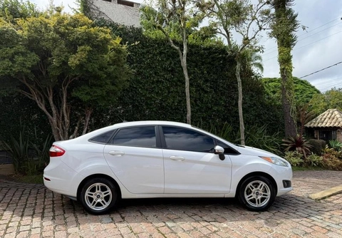 Ford Fiesta 2017 Branco — foto 1 de 3