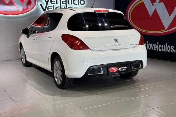 imagem-https://www.socarrao.com.br/sc-vehicle-images-prod/944583/1784052486990-7551982_0_B_e27841c8ad.jpeg