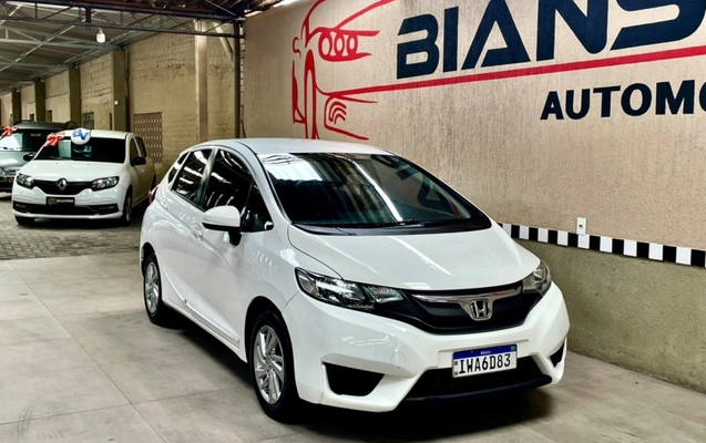 imagem-https://www.socarrao.com.br/sc-vehicle-images-prod/944610/1773943265380-ySPXt47jDYm9Cfw5m9e4dDuXcspmf75t.jpg