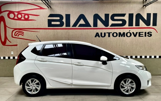 imagem-https://www.socarrao.com.br/sc-vehicle-images-prod/944610/1773943265383-oa099qquAfFhRbWwfBc6WjSrNw0jsWHf.jpg