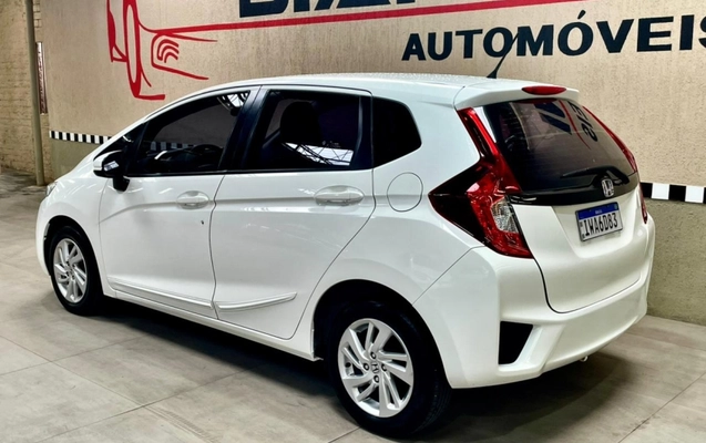 imagem-https://www.socarrao.com.br/sc-vehicle-images-prod/944610/1773943265388-JlZQlq7JqktjafYUHyNtJvl5aEOS98Do.jpg