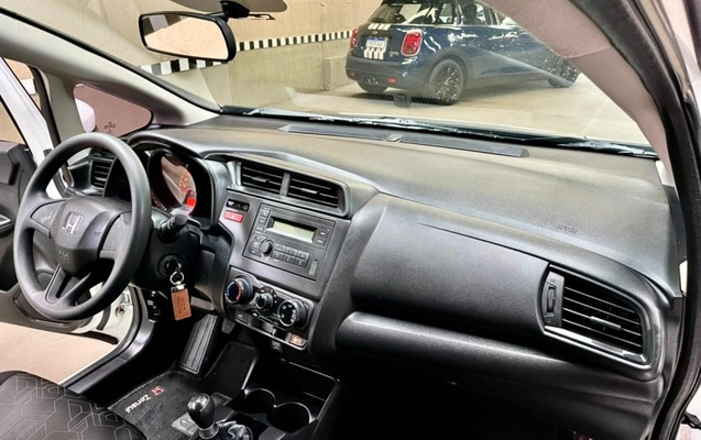 imagem-https://www.socarrao.com.br/sc-vehicle-images-prod/944610/1773943265390-iWwsJ8N1QOzO4bkGCY30tsJBYpfJkjWw.jpg