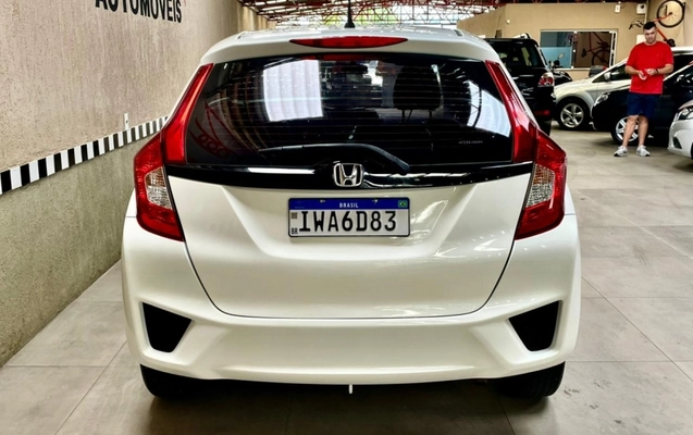 imagem-https://www.socarrao.com.br/sc-vehicle-images-prod/944610/1773943265396-WxWIxFFKK8A0oLqbmHOEFheJjCCbKU35.jpg