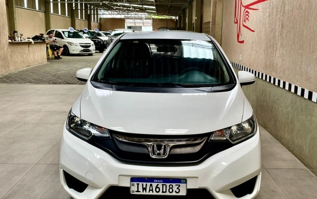 imagem-https://www.socarrao.com.br/sc-vehicle-images-prod/944610/1773943265396-bBr9hq9HyM5IFJ4kF5Z8mhZoF6l0Zv1j.jpg