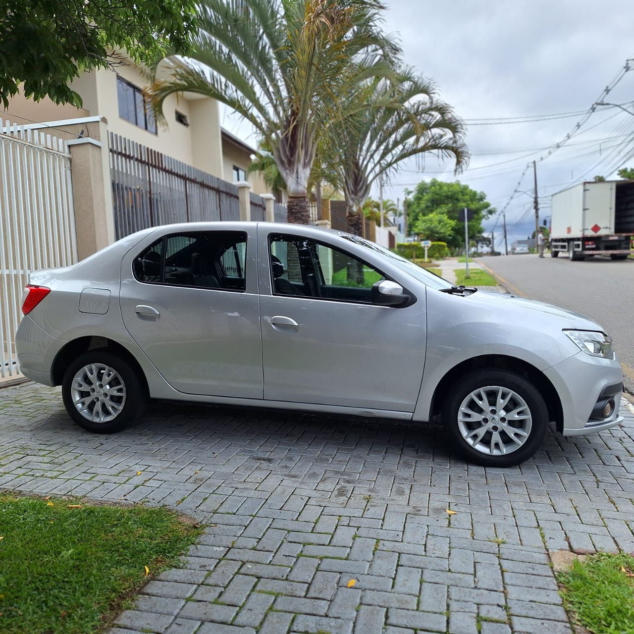 imagem-https://www.socarrao.com.br/sc-vehicle-images-prod/9448/1769987869102-6952215OR_1759436125_65_380.jpg