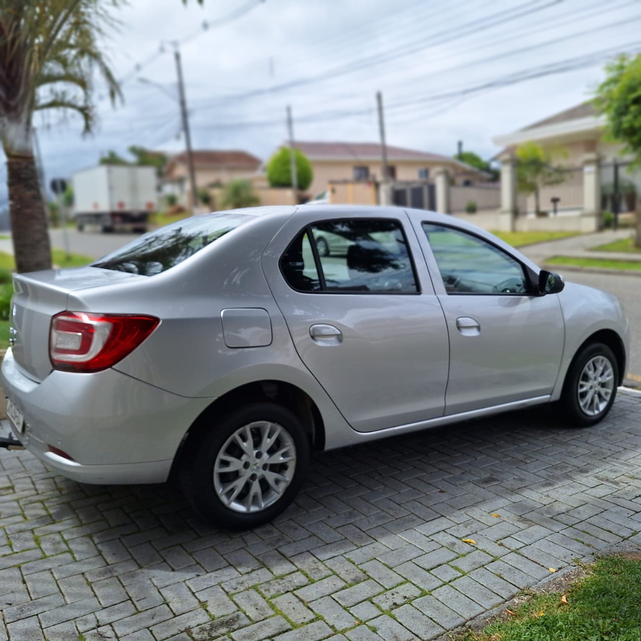imagem-https://www.socarrao.com.br/sc-vehicle-images-prod/9448/1769987869102-6952215OR_1759436127_4_820.jpg