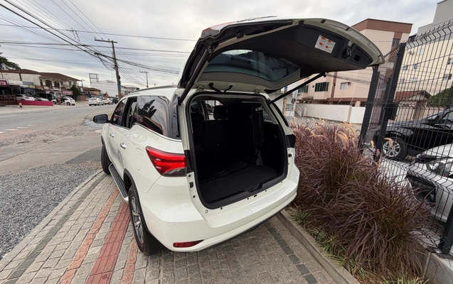 imagem-https://www.socarrao.com.br/sc-vehicle-images-prod/945609/1785731965002-b29ab9c4881d40f6abc0cf3b29beb554_1773960116934.jpeg