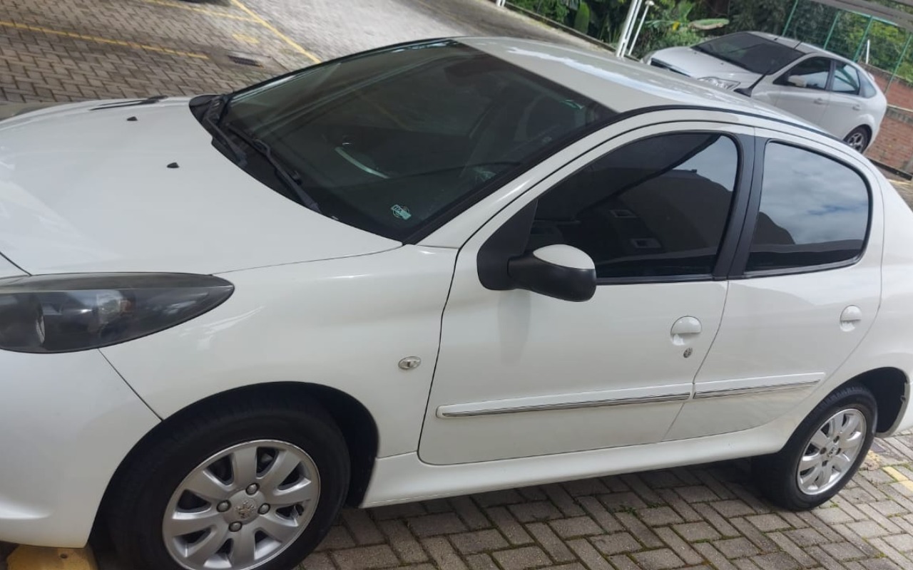 imagem-https://www.socarrao.com.br/sc-vehicle-images-prod/945619/1773964097041-SU1HLTIwMjYwMzExLVdBMDA5MC5qcGc.jpg