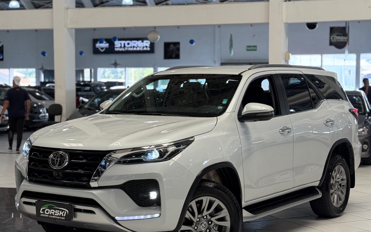 Toyota Hilux SW4 SRX 4x4 2.8 TDI 16V Dies. Aut. na cor Branco em Curitiba / PR - 946727
