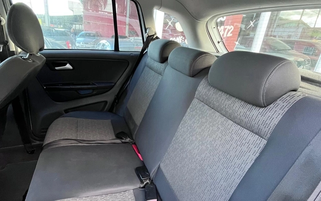 imagem-https://www.socarrao.com.br/sc-vehicle-images-prod/947772/1775133573315-MWEzOTVjY2ItMTE0My00YWZjLWFmOGYtNDVhODY5MGMyZWE5LmpwZw.jpg