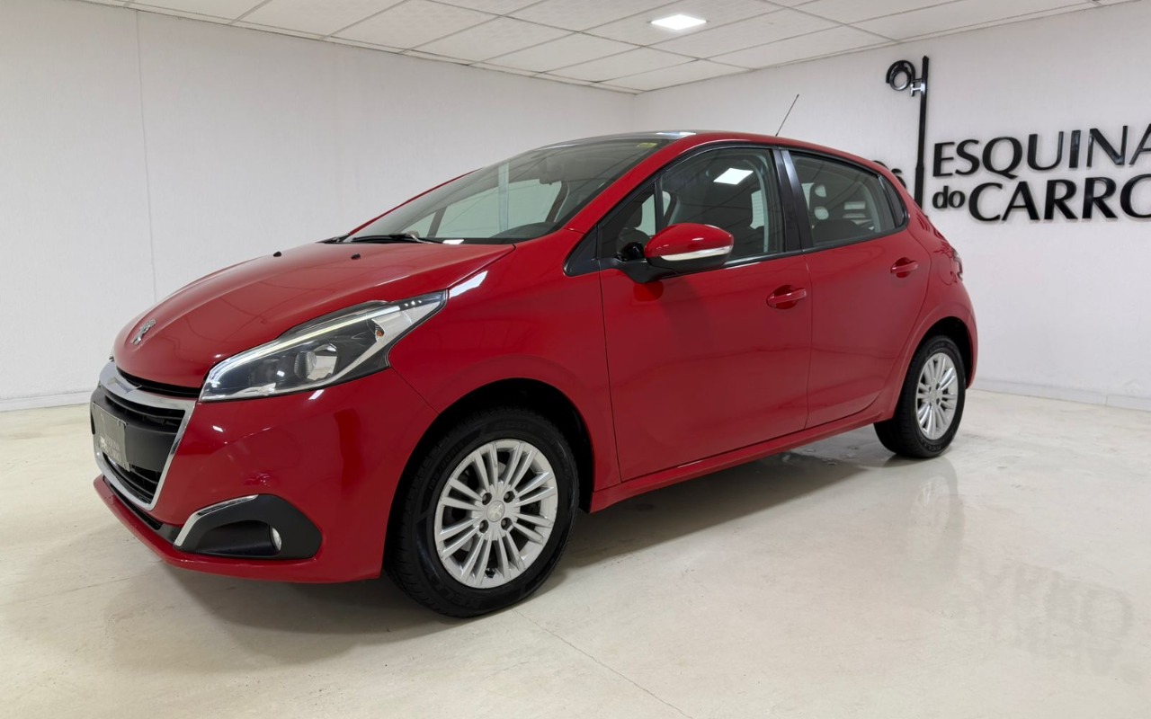 Peugeot 208 2017 Vermelho — foto 1 de 3