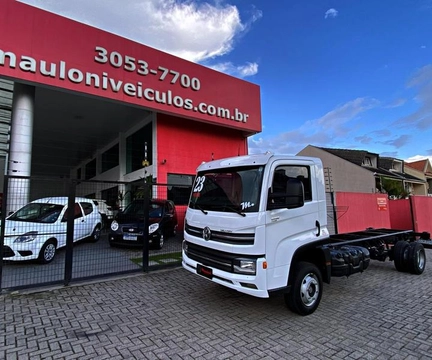 Volkswagen 11-180 2023 Branco — foto 1 de 3