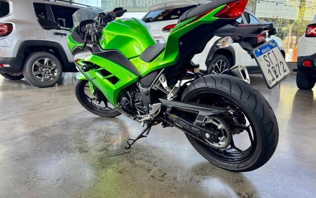 imagem-https://www.socarrao.com.br/sc-vehicle-images-prod/949511/1787943265102-7917969_3_B_926df01f70.jpeg