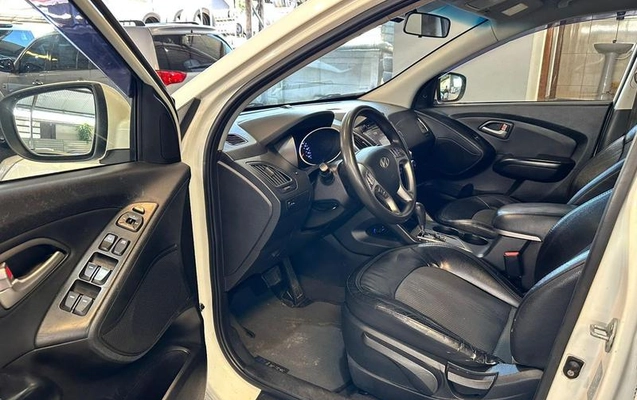 imagem-https://www.socarrao.com.br/sc-vehicle-images-prod/949598/1783364098996-7916054_12_B_36378a44c7.jpeg