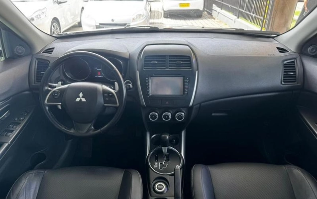 imagem-https://www.socarrao.com.br/sc-vehicle-images-prod/949663/1789129631924-7806693_3_B_a97abf0829.jpeg