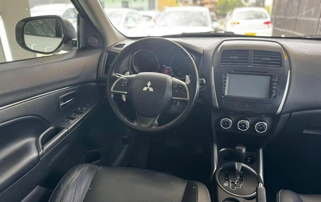 imagem-https://www.socarrao.com.br/sc-vehicle-images-prod/949663/1789129631925-7806693_9_B_28b1251d44.jpeg