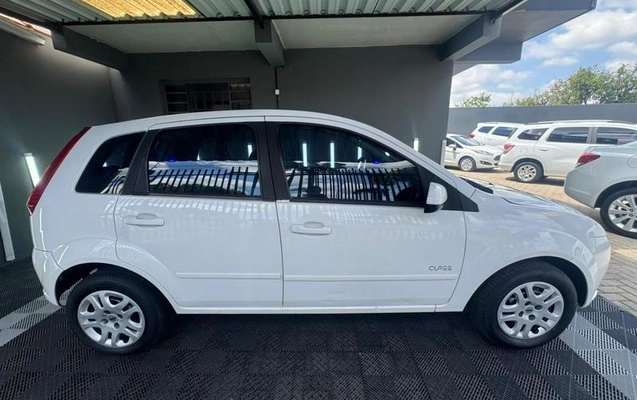 imagem-https://www.socarrao.com.br/sc-vehicle-images-prod/949745/1788467242670-7918895_14_B_8d7975a104.jpeg