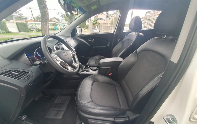 imagem-https://www.socarrao.com.br/sc-vehicle-images-prod/949818/1774109076702-V2hhdHNBcHAgSW1hZ2UgMjAyMy0wMy0yOCBhdCAxNi4yOS4yMSAoMSkuanBlZw.jpeg