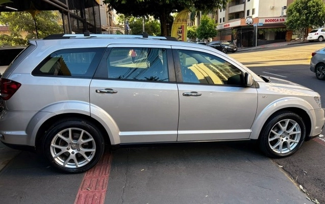imagem-https://www.socarrao.com.br/sc-vehicle-images-prod/950965/1774210005222-640_480_dodge-journey-rt-3-6-aut-13-13-a9b849-6.jpg