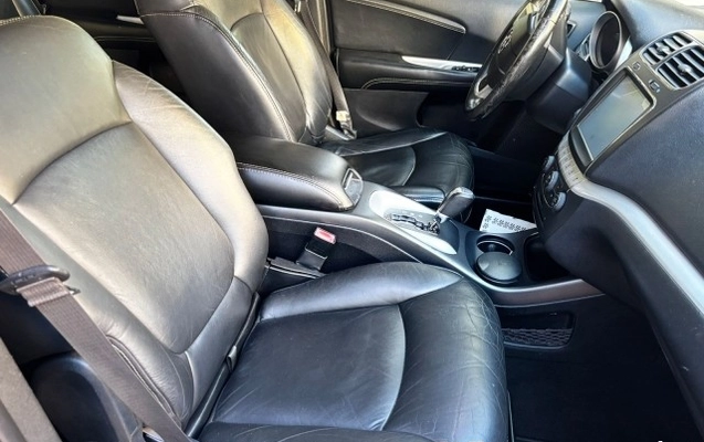 imagem-https://www.socarrao.com.br/sc-vehicle-images-prod/950965/1774210005223-640_480_dodge-journey-rt-3-6-aut-13-13-a9b849-7.jpg