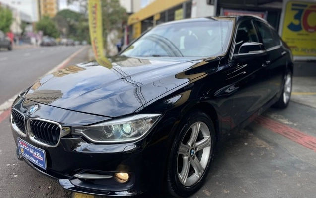 imagem-https://www.socarrao.com.br/sc-vehicle-images-prod/950966/1774210024616-640_480_bmw-serie-3-320i-2-0-activeflex-sport-15-15-74204d-2.jpg