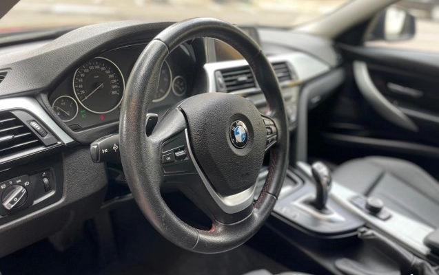 imagem-https://www.socarrao.com.br/sc-vehicle-images-prod/950966/1774210024623-640_480_bmw-serie-3-320i-2-0-activeflex-sport-15-15-74204d-3.jpg