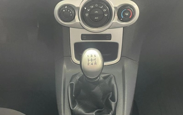 imagem-https://www.socarrao.com.br/sc-vehicle-images-prod/951294/1789129811716-7641686_9_B_83506486c7.jpeg