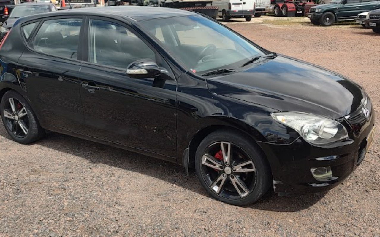 Hyundai i30 2.0 16V 145cv 5p Mec. na cor Preto em Campo Largo / PR - 952775