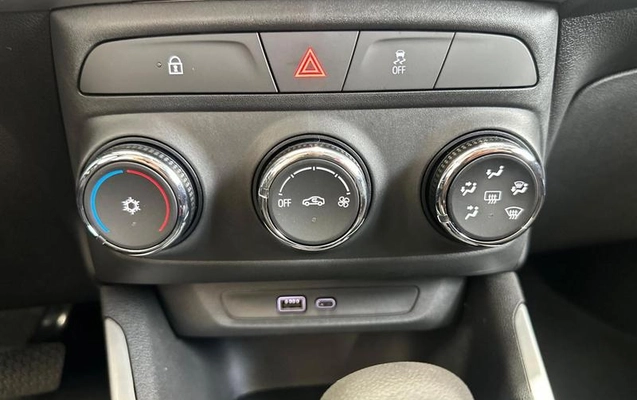 imagem-https://www.socarrao.com.br/sc-vehicle-images-prod/955724/1786791852164-7925719_3_B_04180e2c58.jpeg