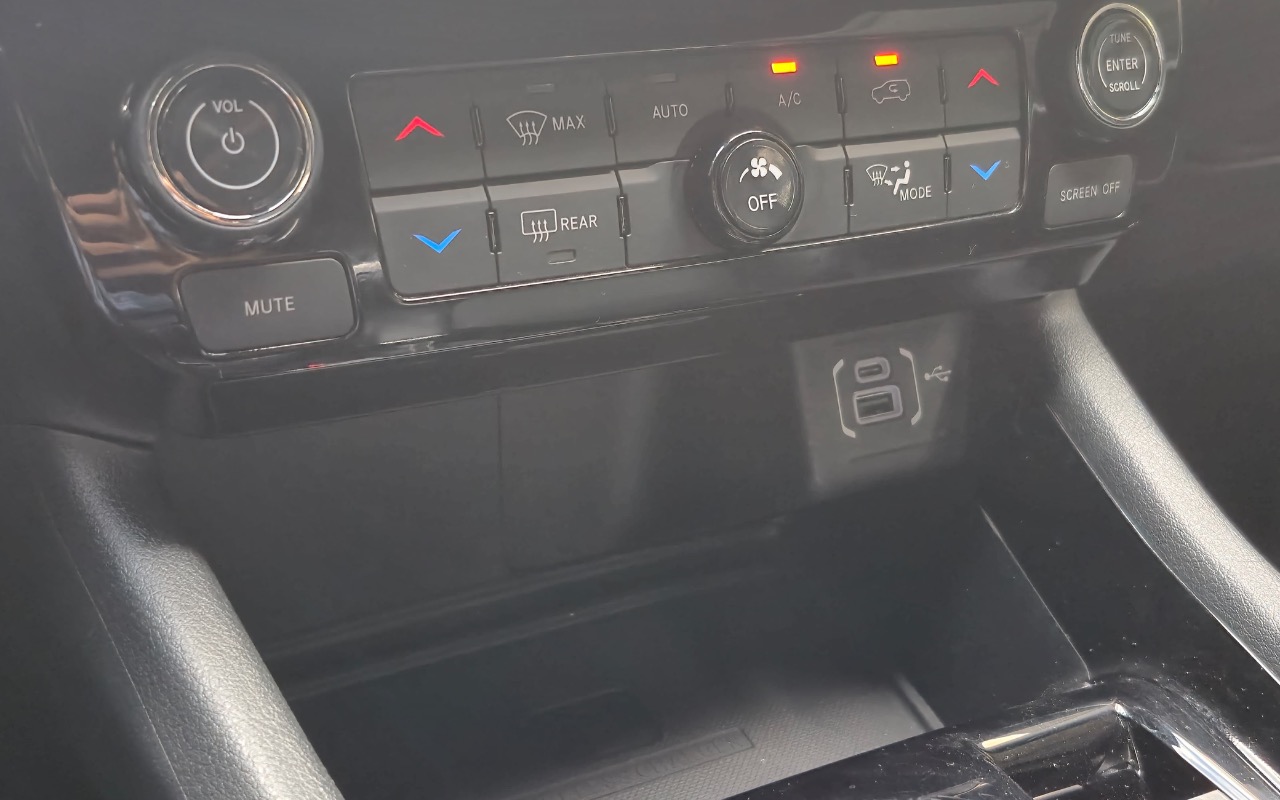 imagem-https://www.socarrao.com.br/sc-vehicle-images-prod/955949/1774369242513-ZmRlZDVlOTUtMGYwZS00ODEyLTkyZjktMGE3NTFkZWZhNzBjLmpwZWc.jpeg