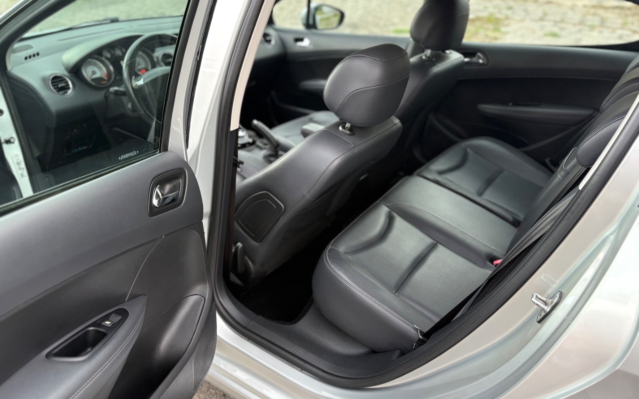 Peugeot 308 2018 Prata — foto 1 de 3