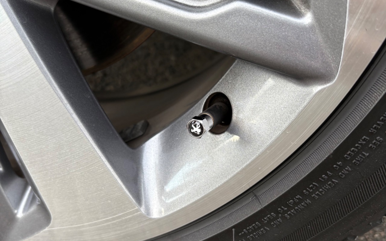 imagem-https://www.socarrao.com.br/sc-vehicle-images-prod/957266/1774397373236-SU1HXzcxMDAuanBlZw.jpeg