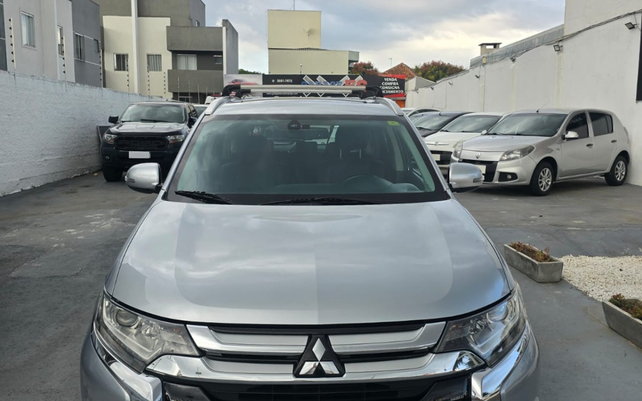 Mitsubishi OUTLANDER 2.0 16V 160cv Aut. na cor Prata em Curitiba / PR - 957275
