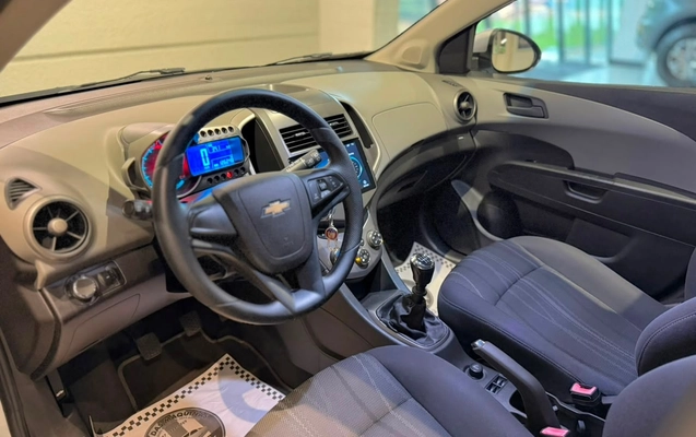 imagem-https://www.socarrao.com.br/sc-vehicle-images-prod/957595/1786642675294-dafade01-87e1-4f26-b32f-673b6ab5c367.jpg