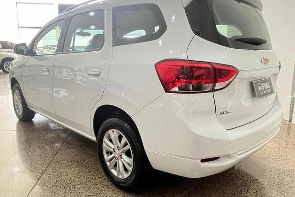 imagem-https://www.socarrao.com.br/sc-vehicle-images-prod/957610/1782996072785-7928501_3_B_34bcfaadf3.jpeg