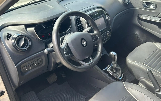 imagem-https://www.socarrao.com.br/sc-vehicle-images-prod/958365/1789505303061-003_307bba996fb1d5dd095de2ff9891d19f.jpeg